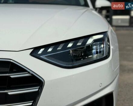 Белый Ауди А4, объемом двигателя 2 л и пробегом 11 тыс. км за 37690 $, фото 4 на Automoto.ua