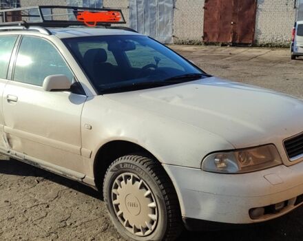 Белый Ауди А4, объемом двигателя 2.5 л и пробегом 300 тыс. км за 2200 $, фото 2 на Automoto.ua