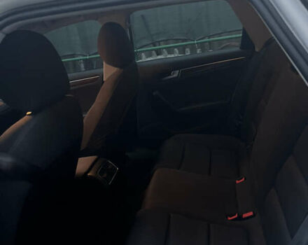 Белый Ауди А4, объемом двигателя 2 л и пробегом 267 тыс. км за 9000 $, фото 11 на Automoto.ua