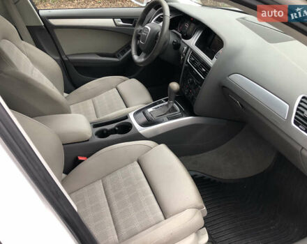 Белый Ауди А4, объемом двигателя 2 л и пробегом 210 тыс. км за 9500 $, фото 11 на Automoto.ua