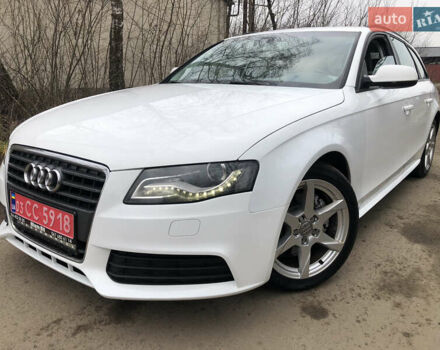 Белый Ауди А4, объемом двигателя 2 л и пробегом 210 тыс. км за 9500 $, фото 2 на Automoto.ua