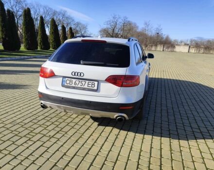 Белый Ауди А4, объемом двигателя 2 л и пробегом 240 тыс. км за 12500 $, фото 2 на Automoto.ua