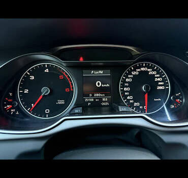 Белый Ауди А4, объемом двигателя 2 л и пробегом 255 тыс. км за 13600 $, фото 4 на Automoto.ua