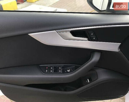 Ауді А4 2017 у Києві на Automoto.ua Білий Ауді А4, об'ємом двигуна 1.97 л та пробігом 270 тис. км за 14800 $, фото 6 на Automoto.ua