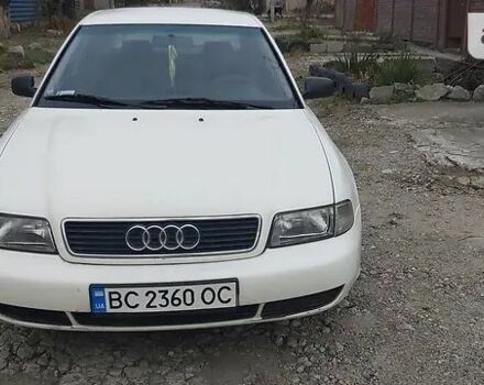 Белый Ауди А4, объемом двигателя 1.6 л и пробегом 315 тыс. км за 3000 $, фото 1 на Automoto.ua