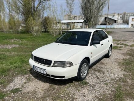 Ауді А4 1995 у Херсоні на Automoto.ua Білий Ауді А4, об'ємом двигуна 1.9 л та пробігом 400 тис. км за 2100 $, фото 1 на Automoto.ua