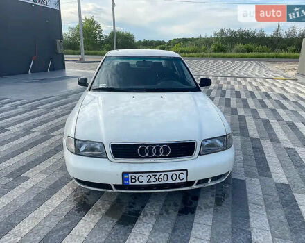 Белый Ауди А4, объемом двигателя 1.6 л и пробегом 315 тыс. км за 3000 $, фото 1 на Automoto.ua