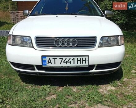 Белый Ауди А4, объемом двигателя 1.6 л и пробегом 379 тыс. км за 2700 $, фото 1 на Automoto.ua