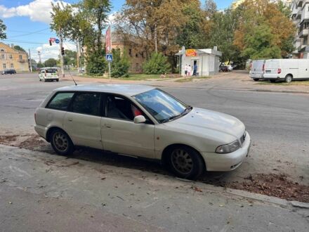 Білий Ауді А4, об'ємом двигуна 1.9 л та пробігом 350 тис. км за 803 $, фото 1 на Automoto.ua