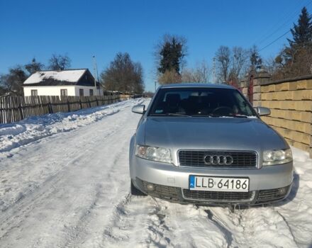 Белый Ауди А4, объемом двигателя 1 л и пробегом 300 тыс. км за 1500 $, фото 1 на Automoto.ua