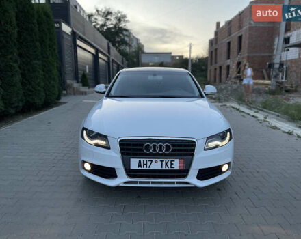 Белый Ауди А4, объемом двигателя 0 л и пробегом 320 тыс. км за 8200 $, фото 1 на Automoto.ua