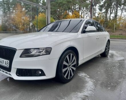 Белый Ауди А4, объемом двигателя 2 л и пробегом 249 тыс. км за 8200 $, фото 1 на Automoto.ua
