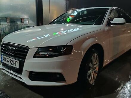 Ауді А4 2010 у Мукачеве на Automoto.ua Білий Ауді А4, об'ємом двигуна 1.98 л та пробігом 351 тис. км за 8000 $, фото 1 на Automoto.ua