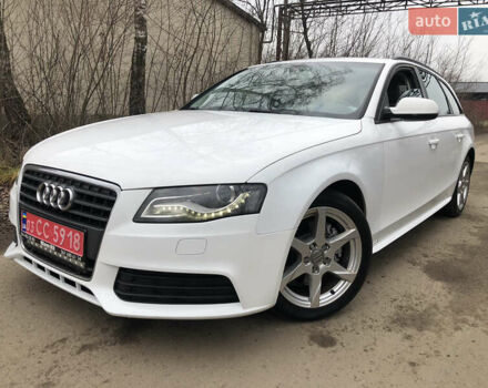 Белый Ауди А4, объемом двигателя 2 л и пробегом 210 тыс. км за 9500 $, фото 1 на Automoto.ua