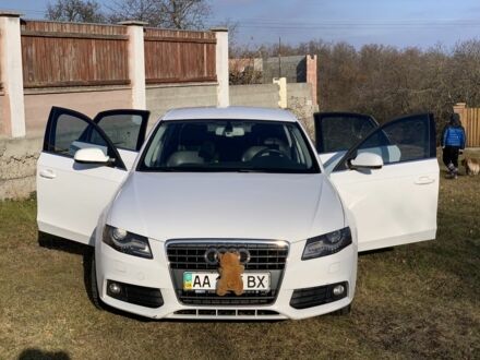 Ауди А4 2011 в Киеве на Automoto.ua Белый Ауди А4, объемом двигателя 1.8 л и пробегом 125 тыс. км за 13800 $, фото 1 на Automoto.ua