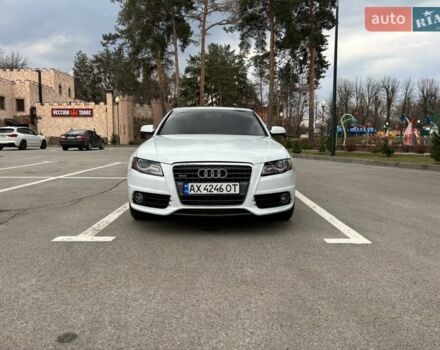 Белый Ауди А4, объемом двигателя 2 л и пробегом 227 тыс. км за 9700 $, фото 1 на Automoto.ua