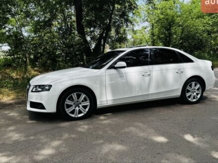 Белый Ауди А4, объемом двигателя 2 л и пробегом 321 тыс. км за 10700 $, фото 1 на Automoto.ua