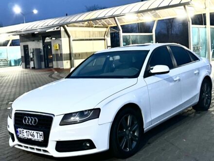Белый Ауди А4, объемом двигателя 2 л и пробегом 208 тыс. км за 8000 $, фото 1 на Automoto.ua