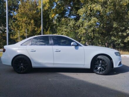 Ауди А4 2012 в Днепре (Днепропетровске) на Automoto.ua Белый Ауди А4, объемом двигателя 2 л и пробегом 280 тыс. км за 9200 $, фото 1 на Automoto.ua