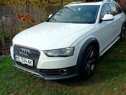 Ауді А4 2012 у Дніпро (Дніпропетровську) на Automoto.ua Білий Ауді А4, об'ємом двигуна 2 л та пробігом 280 тис. км за 15000 $, фото 1 на Automoto.ua