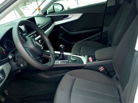 Білий Ауді А4, об'ємом двигуна 2 л та пробігом 36800 тис. км за 15600 $, фото 1 на Automoto.ua