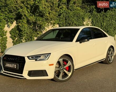 Белый Ауди А4, объемом двигателя 2 л и пробегом 155 тыс. км за 18000 $, фото 1 на Automoto.ua