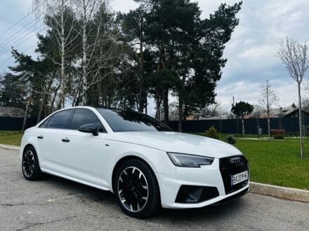 Белый Ауди А4, объемом двигателя 2 л и пробегом 86 тыс. км за 27499 $, фото 1 на Automoto.ua