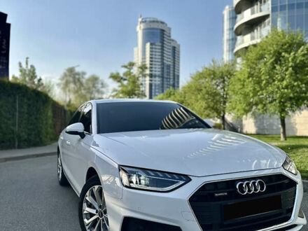 Ауді А4 2021 у Києві на Automoto.ua Білий Ауді А4, об'ємом двигуна 2.01 л та пробігом 92 тис. км за 34500 $, фото 1 на Automoto.ua