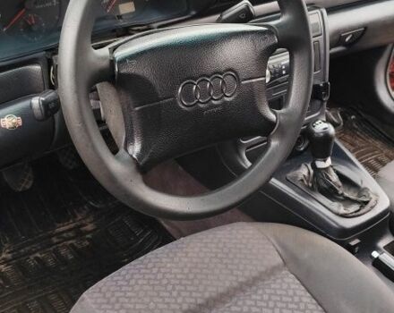 Чорний Ауді А4, об'ємом двигуна 1.8 л та пробігом 300 тис. км за 1200 $, фото 4 на Automoto.ua