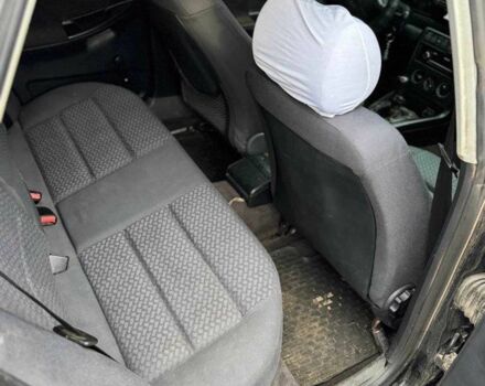 Черный Ауди А4, объемом двигателя 1.6 л и пробегом 250 тыс. км за 1500 $, фото 5 на Automoto.ua