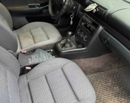 Черный Ауди А4, объемом двигателя 1.6 л и пробегом 250 тыс. км за 1500 $, фото 6 на Automoto.ua