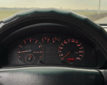 Чорний Ауді А4, об'ємом двигуна 1.8 л та пробігом 252 тис. км за 3800 $, фото 22 на Automoto.ua