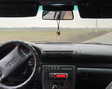 Чорний Ауді А4, об'ємом двигуна 1.8 л та пробігом 252 тис. км за 3800 $, фото 19 на Automoto.ua