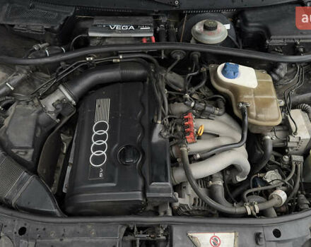 Чорний Ауді А4, об'ємом двигуна 1.8 л та пробігом 252 тис. км за 3800 $, фото 33 на Automoto.ua