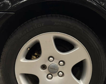 Чорний Ауді А4, об'ємом двигуна 1.8 л та пробігом 252 тис. км за 3800 $, фото 10 на Automoto.ua