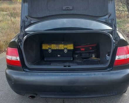 Черный Ауди А4, объемом двигателя 1.6 л и пробегом 276 тыс. км за 3500 $, фото 4 на Automoto.ua