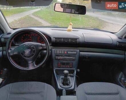 Чорний Ауді А4, об'ємом двигуна 1.8 л та пробігом 500 тис. км за 3199 $, фото 1 на Automoto.ua