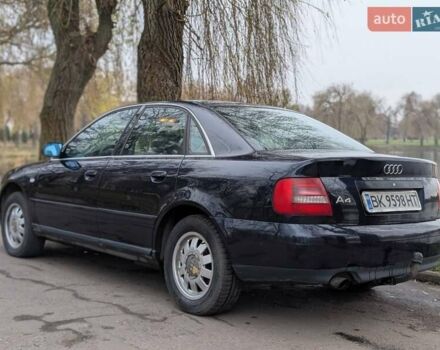 Черный Ауди А4, объемом двигателя 1.6 л и пробегом 318 тыс. км за 4000 $, фото 4 на Automoto.ua