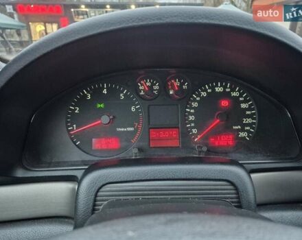 Черный Ауди А4, объемом двигателя 1.6 л и пробегом 318 тыс. км за 4000 $, фото 7 на Automoto.ua