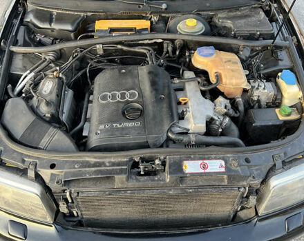 Черный Ауди А4, объемом двигателя 1.78 л и пробегом 258 тыс. км за 4800 $, фото 6 на Automoto.ua