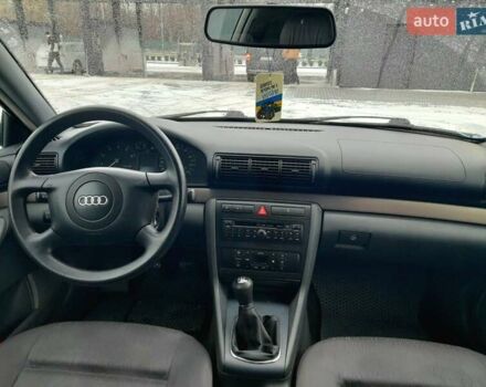 Чорний Ауді А4, об'ємом двигуна 1.6 л та пробігом 206 тис. км за 3999 $, фото 7 на Automoto.ua