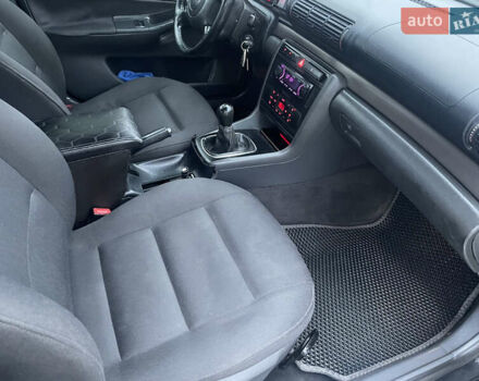 Чорний Ауді А4, об'ємом двигуна 1.6 л та пробігом 378 тис. км за 3200 $, фото 23 на Automoto.ua