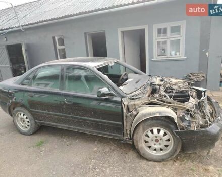 Черный Ауди А4, объемом двигателя 1.6 л и пробегом 280 тыс. км за 1500 $, фото 4 на Automoto.ua