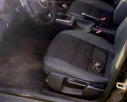 Чорний Ауді А4, об'ємом двигуна 1.6 л та пробігом 340 тис. км за 4500 $, фото 1 на Automoto.ua