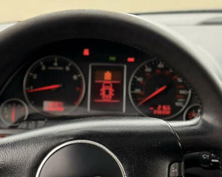 Чорний Ауді А4, об'ємом двигуна 3 л та пробігом 237 тис. км за 5000 $, фото 42 на Automoto.ua