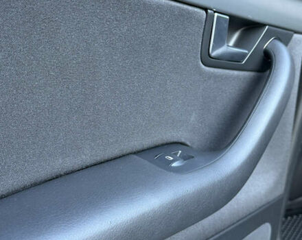 Черный Ауди А4, объемом двигателя 2 л и пробегом 173 тыс. км за 9000 $, фото 26 на Automoto.ua