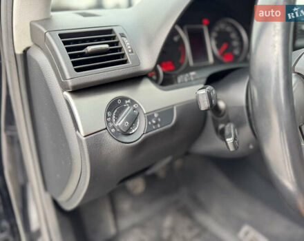 Черный Ауди А4, объемом двигателя 1.6 л и пробегом 234 тыс. км за 5650 $, фото 15 на Automoto.ua