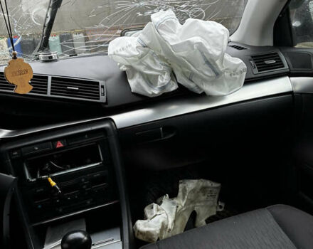 Чорний Ауді А4, об'ємом двигуна 2 л та пробігом 254 тис. км за 3000 $, фото 4 на Automoto.ua