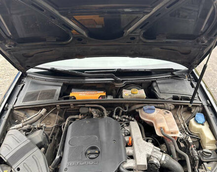 Чорний Ауді А4, об'ємом двигуна 1.78 л та пробігом 295 тис. км за 7299 $, фото 14 на Automoto.ua