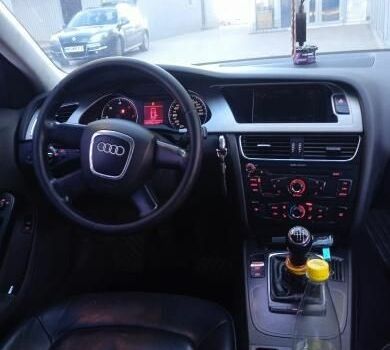 Черный Ауди А4, объемом двигателя 2 л и пробегом 340 тыс. км за 9500 $, фото 5 на Automoto.ua